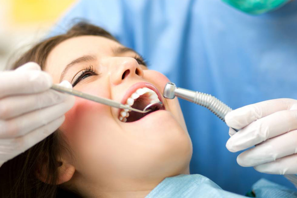 The professionals of dental clinic Mysmile in Carougecan guide you through the various stages of wisdom teeth extraction